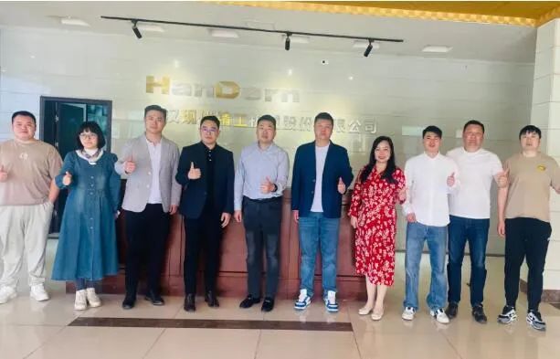 武漢現(xiàn)代精工機(jī)械股份有限公司接待東西湖區(qū)工商聯(lián)調(diào)研團(tuán)，共探創(chuàng)新合作新機(jī)遇